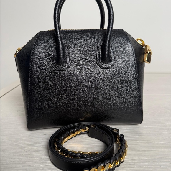 Givenchy Mini Antigona bag in grained Black Leather - Picture 3 of 9